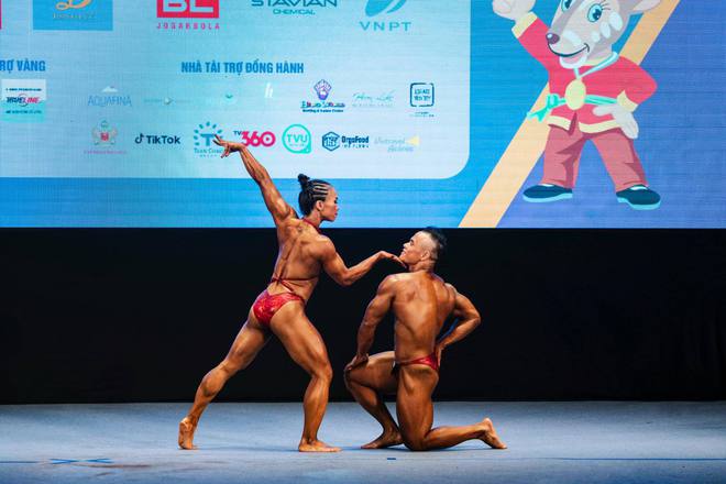 Nữ lực sĩ được bố mẹ chồng ra tận Hà Nội cổ vũ dự SEA Games: Mình từng hỏi chồng rằng vợ cơ bắp vậy anh có sợ không?-7