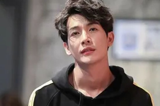 Nghe câu nói của người yêu với nhóm bạn thân, tôi đã cầu hôn cô ấy ngay