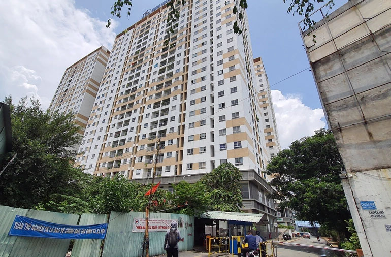 Sạc điện thoại phát nổ gây cháy căn hộ chung cư-2