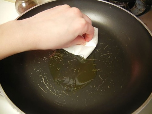 Chảo chống dính nhà nào cũng dùng nhưng không phải chị em nào cũng biết khi nào thì phải thay mới-1