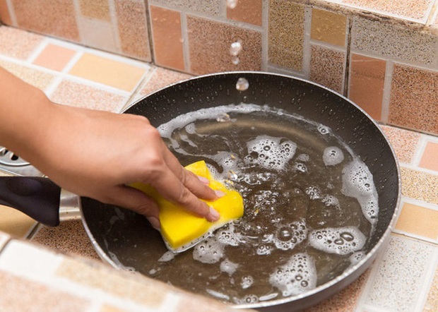 Chảo chống dính nhà nào cũng dùng nhưng không phải chị em nào cũng biết khi nào thì phải thay mới-5