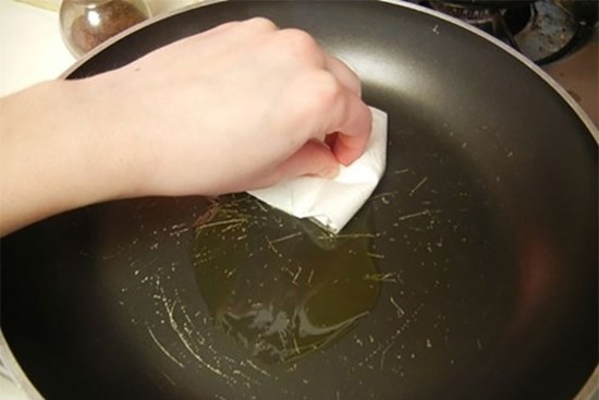 Chảo chống dính nhà nào cũng dùng nhưng không phải chị em nào cũng biết khi nào thì phải thay mới