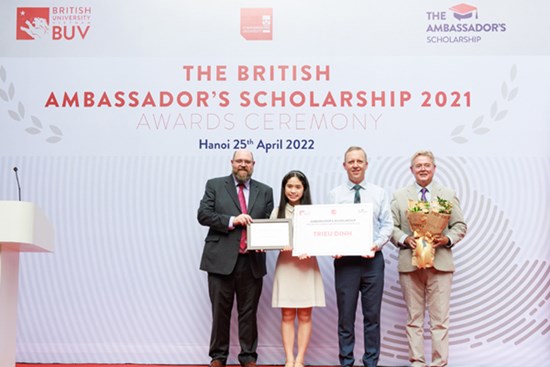 4 gương mặt xuất sắc nhận Học bổng đại sứ Vương Quốc Anh