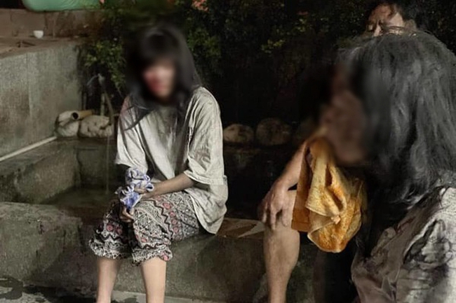 Hà Nội: Mắc kẹt trong nhà 3 tầng bốc cháy lúc nửa đêm, 3 nạn nhân hoảng loạn phải nhập viện cấp cứu-3