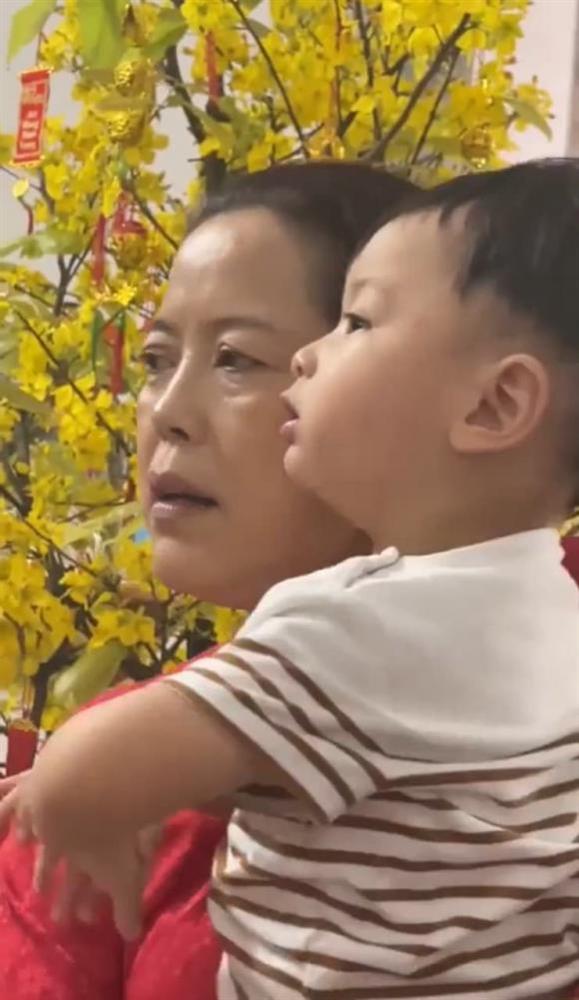 Á hậu Thuý Vân hạnh phúc khoe cảnh quý tử đầu lòng được cả ông bà nội ngoại yêu thương và cưng chiều hết mực-6