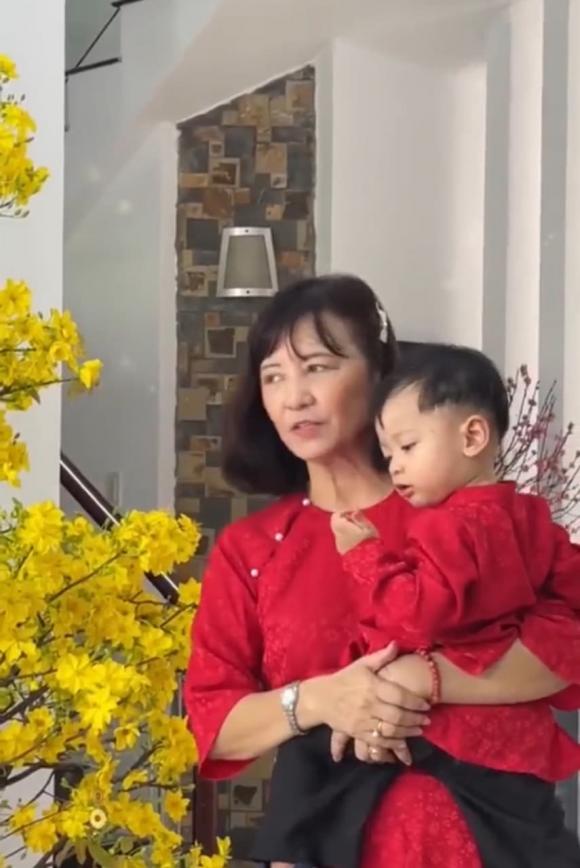 Á hậu Thuý Vân hạnh phúc khoe cảnh quý tử đầu lòng được cả ông bà nội ngoại yêu thương và cưng chiều hết mực-7