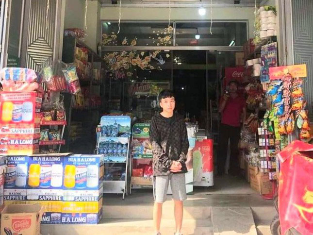 Bắt con bạc kề dao vào cổ nữ chủ tiệm tạp hóa cướp tiền-1