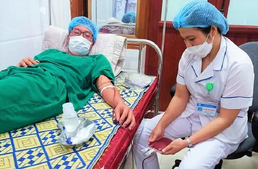 6 nhân viên y tế nửa đêm lao tới bệnh viện hiến máu, cứu sản phụ qua cơn nguy kịch-2