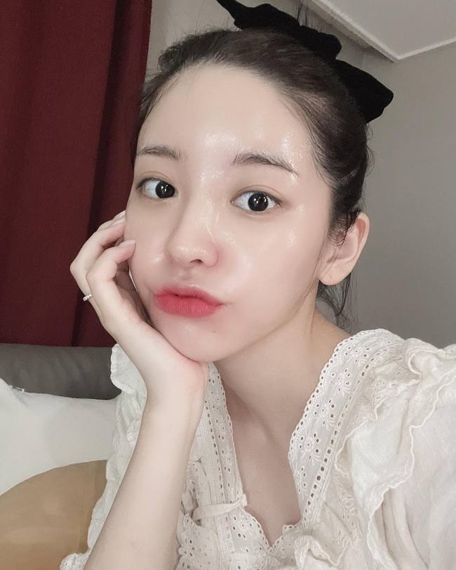 Nàng 30+ cứ áp dụng quy trình tối giản 5 bước, da đẹp hơn cả khi skincare chục bước-1