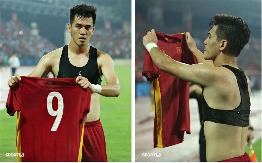 Chiếc crop-top đen cùng Tiến Linh làm nên chiến thắng tạc vào tháng 5 là gì mà ai cũng đòi mua?-2