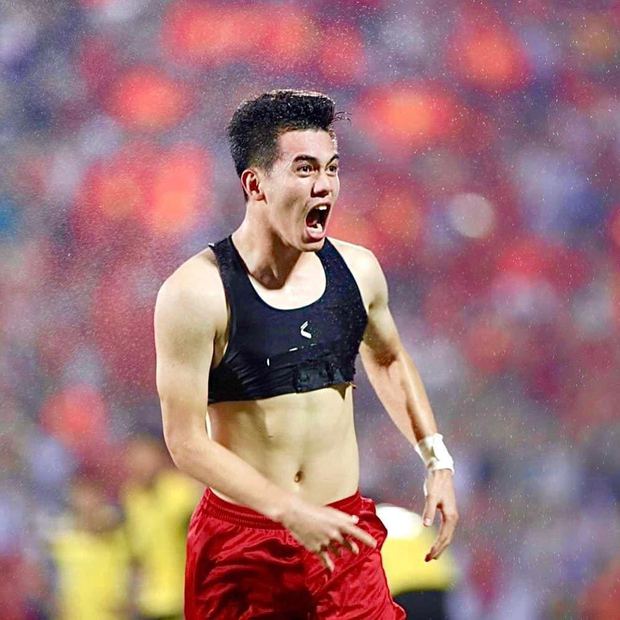 Tiến Linh ghi bàn giúp U23 Việt Nam vào chung kết SEA Games 31, Duy Mạnh liền vào nịnh bợ khiến fan cười nghiêng ngả-2