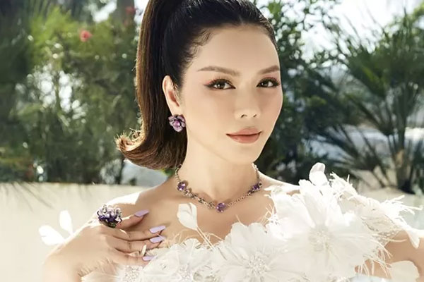 Lý Nhã Kỳ diện đầm khoe body nóng bỏng và đeo kim cương 6 tỷ đồng trong ngày 2 dự LHP Cannes-10