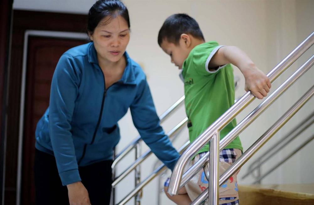 Sao lại có cách dạy con: Mày khóc à, tao giết chết cha mày chừ”-3