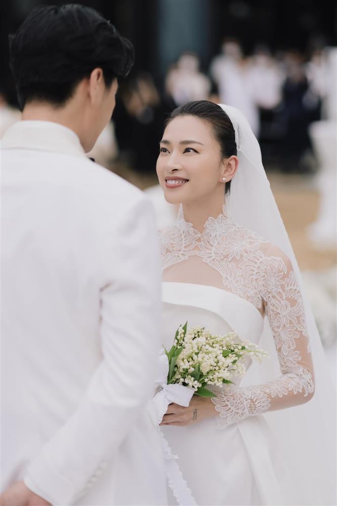 Sau đám cưới trong mơ, Ngô Thanh Vân đổi kiểu tóc mới nhìn cực lạ-1