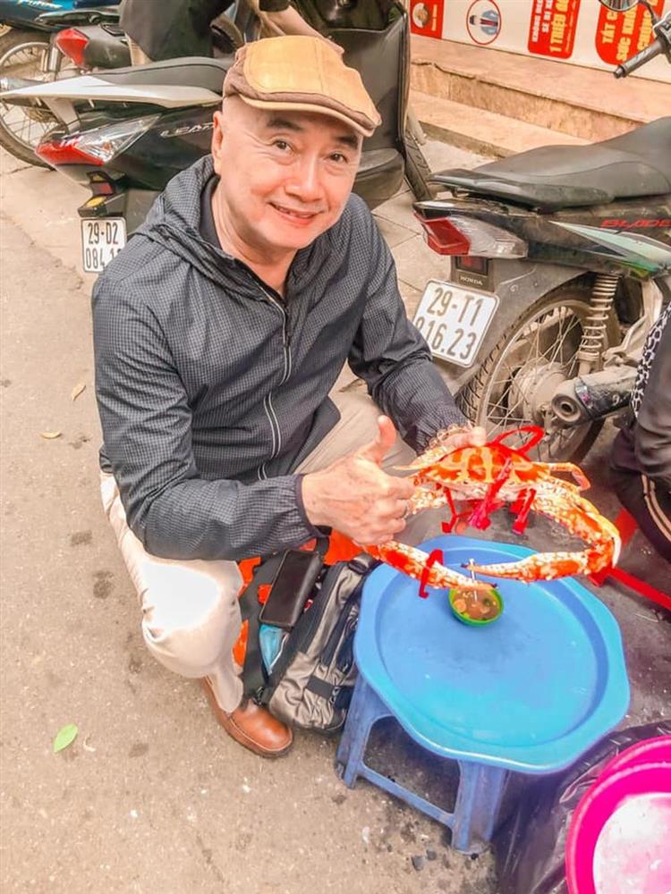 Mẹt ghẹ vỉa hè đắt nhất Hà Nội và lời đồn bà chủ U70 bán hàng rong tậu được biệt thự-4