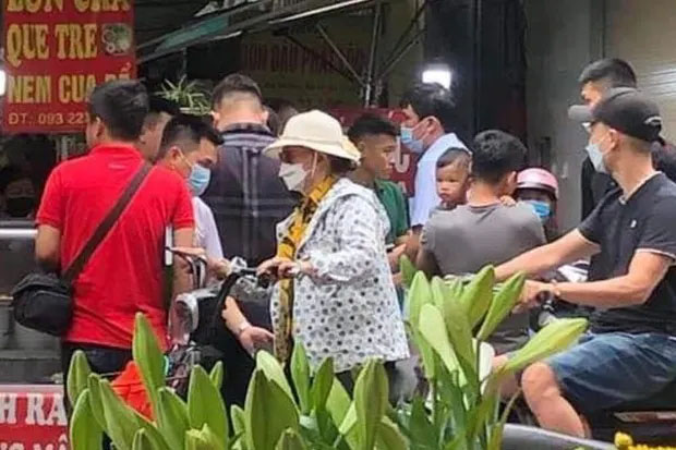 Làm rõ nghi vấn người đàn ông cầm súng gây rối ở phố cổ lúc rạng sáng-1