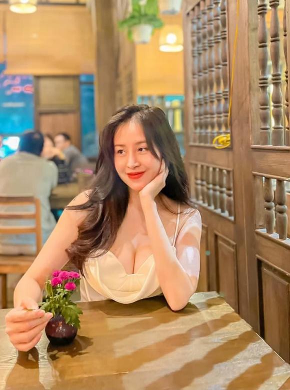 Bà Tưng tung clip tắm mưa, mặc áo mỏng tang lồ lộ cả nội y kém duyên-6