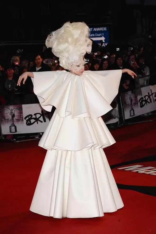 Những lần Lady Gaga ‘điên’ nhất: Từ váy thịt bò đến ‘không mặc gì’-4
