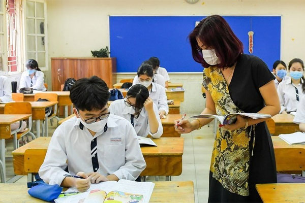 Học sinh, phụ huynh lo lắng khi học phí tăng cao-2