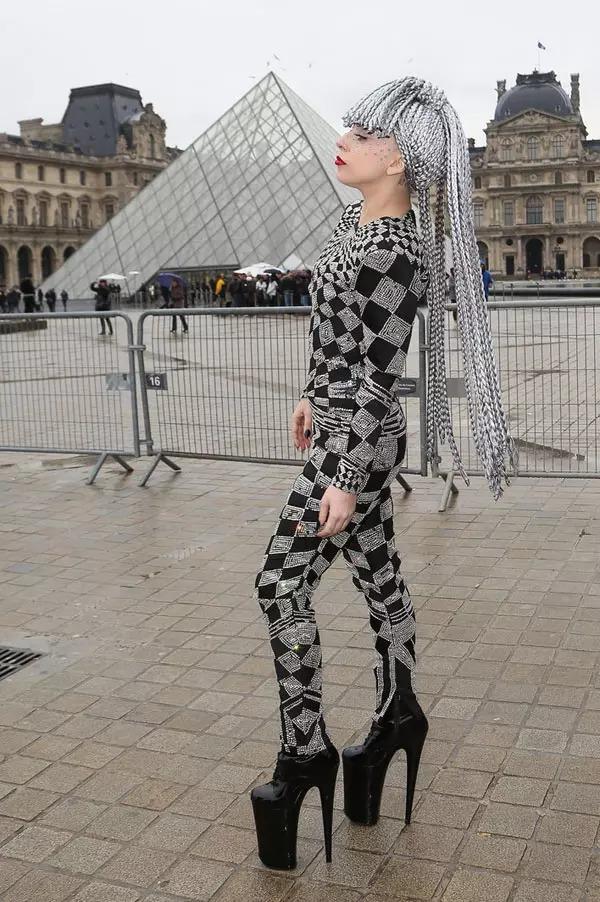 Những lần Lady Gaga ‘điên’ nhất: Từ váy thịt bò đến ‘không mặc gì’-9