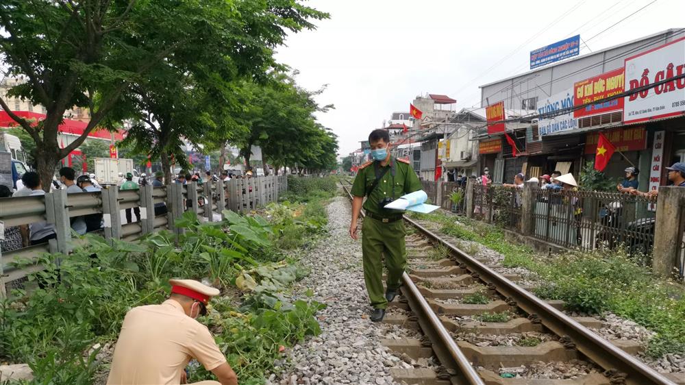 Học sinh lớp 8 ở Hà Nội tử vong sau va chạm với tàu hỏa-3