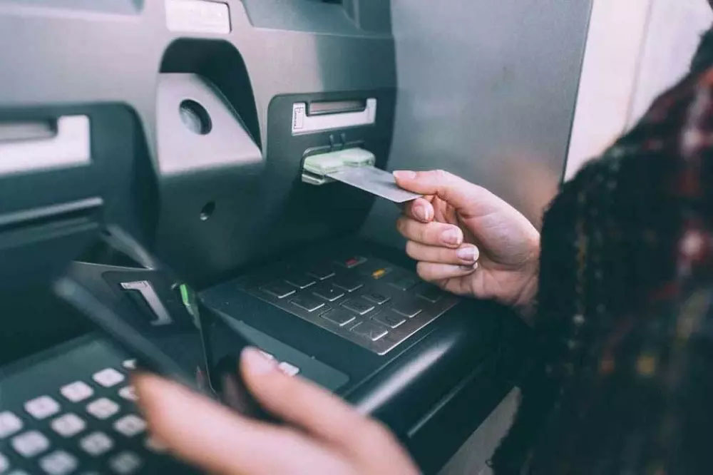 Năm ngân hàng cho phép thẻ căn cước công dân gắn chip rút tiền tại ATM-1