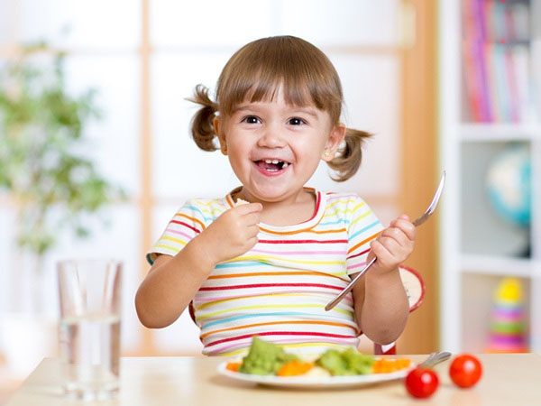 Thời điểm ăn dặm lý tưởng cho trẻ và những nguyên tắc tối ưu bố mẹ cần biết để chuẩn bị cho con yêu ăn dặm suôn sẻ-5