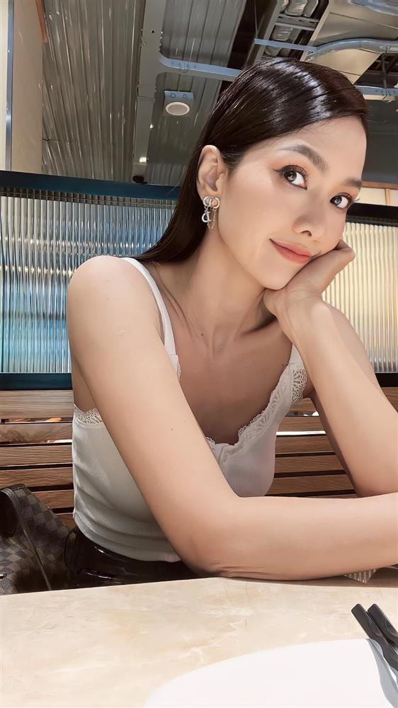 Siêu mẫu Việt đăng hình con trai, dân tình nhìn mà ngã ngửa: Mới ngày nào bé xíu mà giờ cao lớn, cách được mẹ dạy dỗ mới nể-2