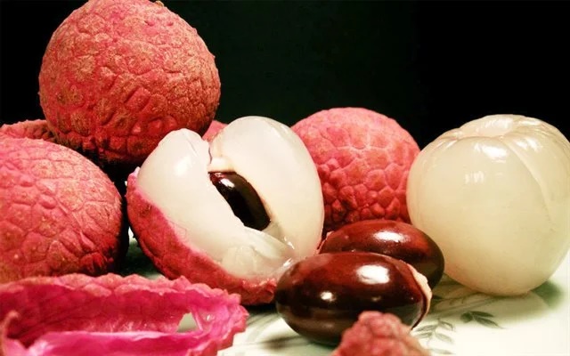 Mua vải thiều muốn chọn quả tươi ngon, dày cùi, không bị sâu đầu cứ nhìn vào điểm này-1