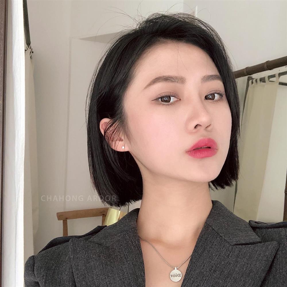 4 kiểu tóc ngắn không cần cắt mái vẫn giúp mặt thanh thoát, nhìn góc nào cũng xinh-3