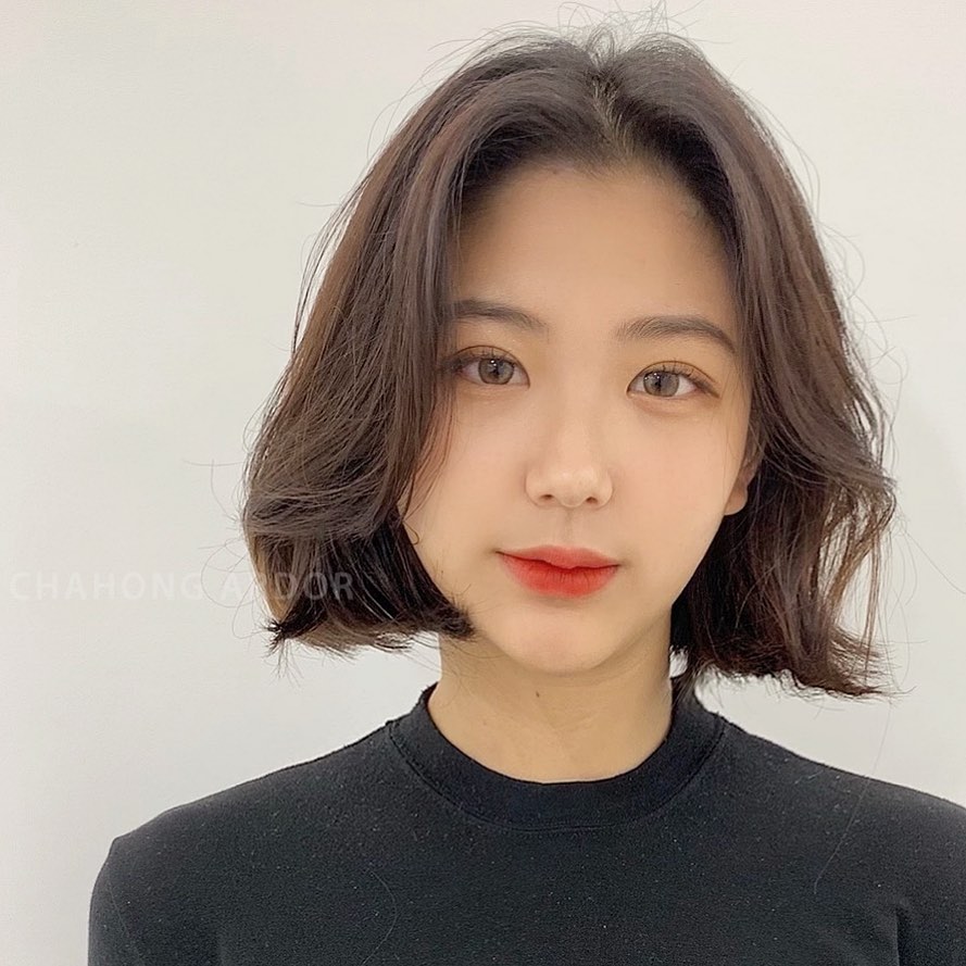 4 kiểu tóc ngắn không cần cắt mái vẫn giúp mặt thanh thoát, nhìn góc nào cũng xinh-4