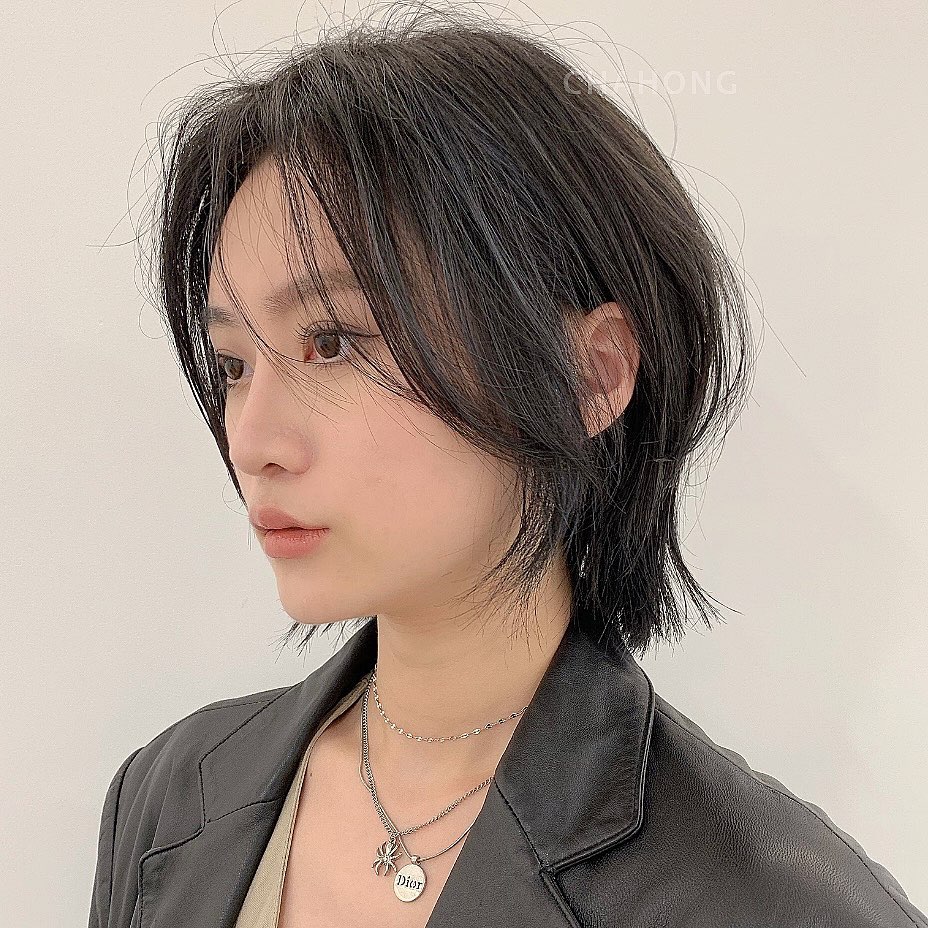 4 kiểu tóc ngắn không cần cắt mái vẫn giúp mặt thanh thoát, nhìn góc nào cũng xinh-7