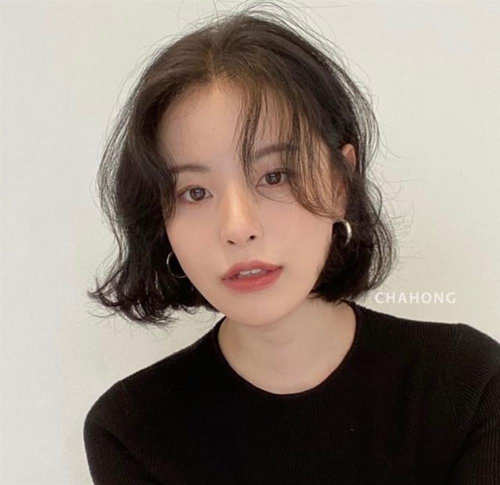 4 kiểu tóc ngắn không cần cắt mái vẫn giúp mặt thanh thoát, nhìn góc nào cũng xinh-14