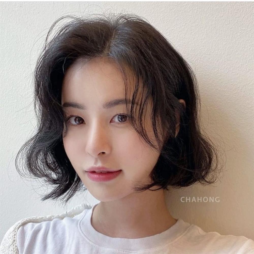 4 kiểu tóc ngắn không cần cắt mái vẫn giúp mặt thanh thoát, nhìn góc nào cũng xinh-15