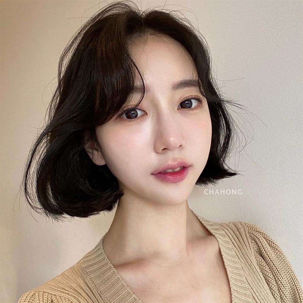 4 kiểu tóc ngắn không cần cắt mái vẫn giúp mặt thanh thoát, nhìn góc nào cũng xinh-16