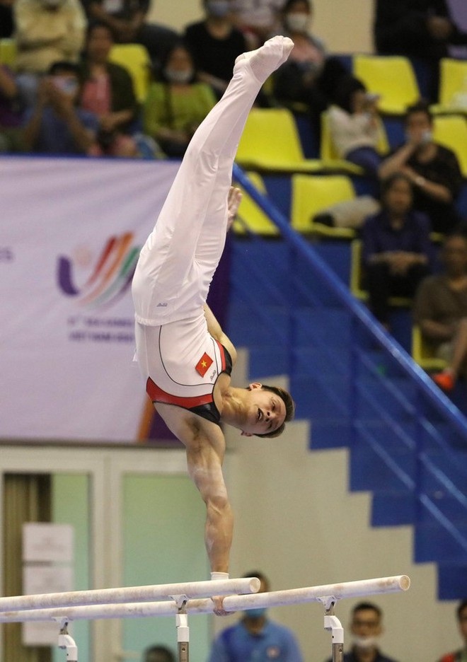 Dàn nam thần thể dục dụng cụ: Người là sinh viên ĐH top đầu, người đi tập huấn nước ngoài từ năm 7 tuổi-11