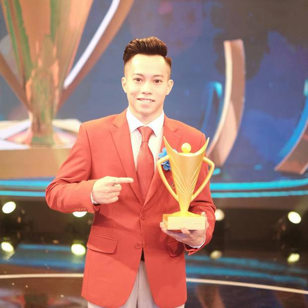 Dàn nam thần thể dục dụng cụ: Người là sinh viên ĐH top đầu, người đi tập huấn nước ngoài từ năm 7 tuổi-12