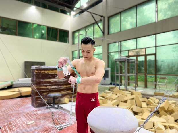 Dàn nam thần thể dục dụng cụ: Người là sinh viên ĐH top đầu, người đi tập huấn nước ngoài từ năm 7 tuổi-13