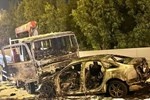TP.HCM: Ô tô 4 chỗ tông tông trực diện xe tải cẩu rồi bốc cháy, 2 người tử vong