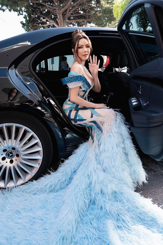 Lý Nhã Kỳ diện đầm khoe body nóng bỏng và đeo kim cương 6 tỷ đồng trong ngày 2 dự LHP Cannes-1