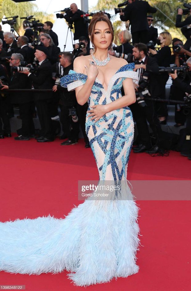 Lý Nhã Kỳ diện đầm khoe body nóng bỏng và đeo kim cương 6 tỷ đồng trong ngày 2 dự LHP Cannes-2