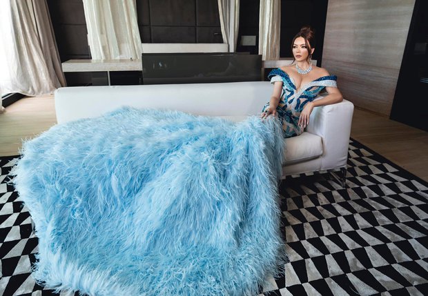 Lý Nhã Kỳ diện đầm khoe body nóng bỏng và đeo kim cương 6 tỷ đồng trong ngày 2 dự LHP Cannes-4