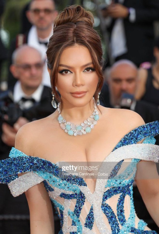 Lý Nhã Kỳ diện đầm khoe body nóng bỏng và đeo kim cương 6 tỷ đồng trong ngày 2 dự LHP Cannes-5
