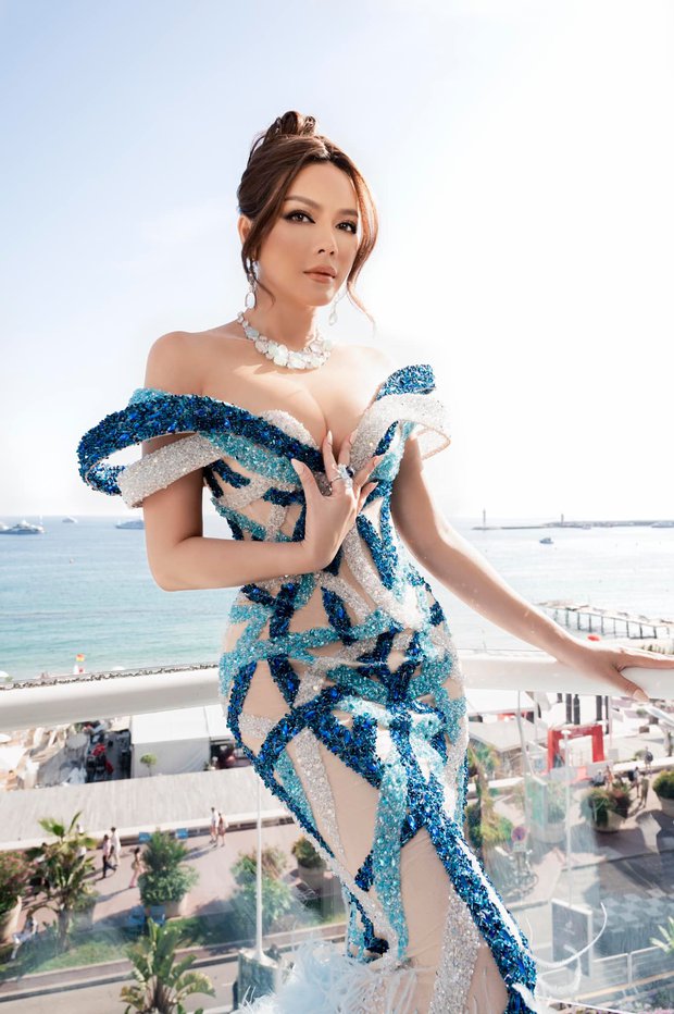 Lý Nhã Kỳ diện đầm khoe body nóng bỏng và đeo kim cương 6 tỷ đồng trong ngày 2 dự LHP Cannes-7
