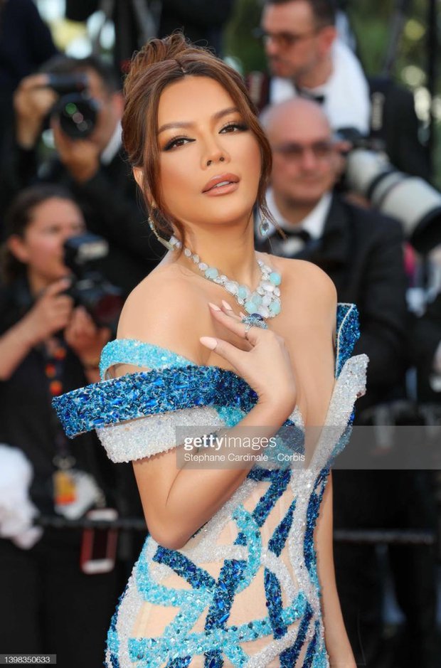 Lý Nhã Kỳ diện đầm khoe body nóng bỏng và đeo kim cương 6 tỷ đồng trong ngày 2 dự LHP Cannes-8