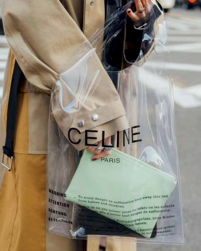 Chiếc ô hàng hiệu giá hơn 38 triệu đồng khiến cư dân mạng phẫn uất vì không che được... mưa-5