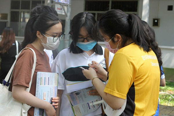 Cô gái vàng Huỳnh Như: Không bỏ dở việc học dù bận theo đuổi đam mê, 4 lần giành Quả bóng vàng nữ Việt Nam-7