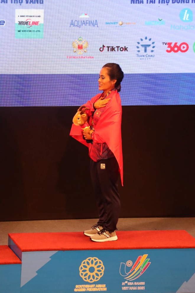 Lực sĩ Đinh Kim Loan: Cô gái quê nghèo vượt định kiến theo đuổi thể hình, 2 lần vô địch thế giới nhưng mất 16 năm mới có HCV SEA Games đầu tiên-10