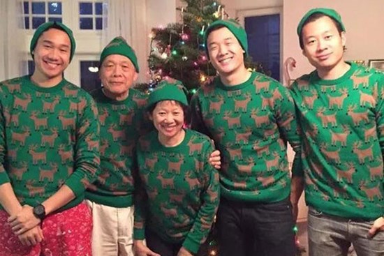 Bà mẹ nghèo nuôi dạy 2 con thành startup triệu đô nhờ bí quyết: Để con làm việc nhà!