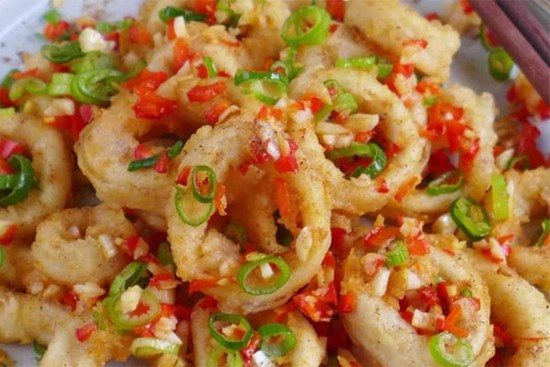 Trổ tài làm mực muối tiêu kiểu Trung thay đổi khẩu vị, chồng con mê mẩn